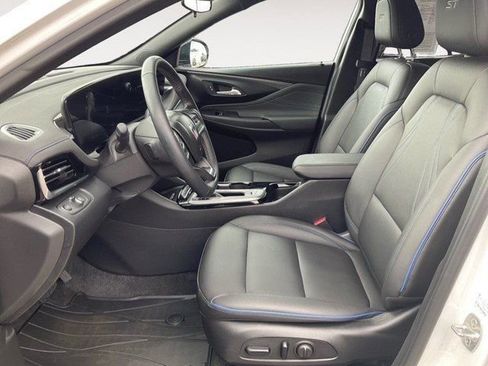 Used 2024 Buick Envista Sport Touring w/ Convenience I Package image 9