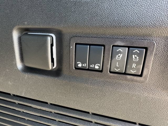 Used 2025 GMC Yukon XL Denali AWD/4WD image 21