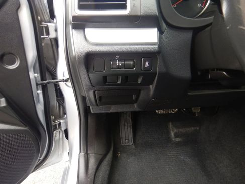 Used 2016 Subaru Impreza 2.0i Premium image 12