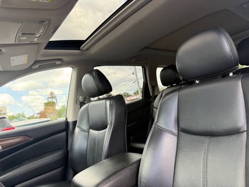 Used 2019 Nissan Pathfinder Platinum FWD image 16