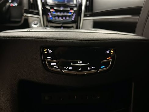 Used 2020 Cadillac Escalade Platinum AWD/4WD image 27