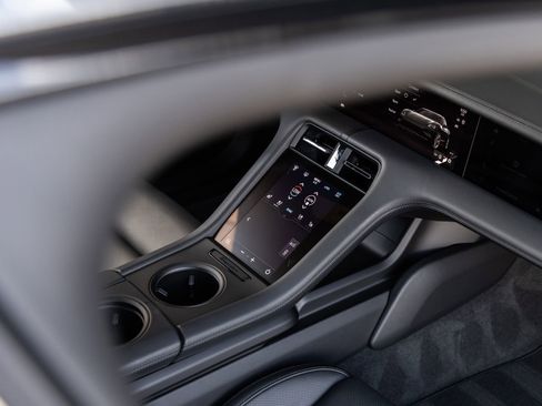 New 2026 Porsche Taycan 4S AWD/4WD image 33