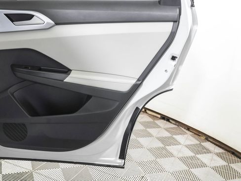 New 2026 Volkswagen Taos SE image 81