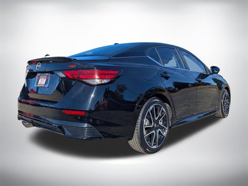 Used 2024 Nissan Sentra SR w/ SR Premium Package image 3