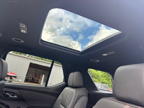 Used 2023 Chevrolet Traverse RS AWD/4WD image 21