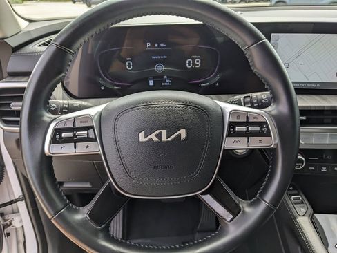 Certified 2024 Kia Telluride EX w/ EX Captain's Chair Package FWD image 31
