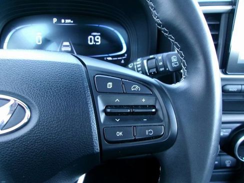 Used 2024 Hyundai Venue SEL FWD image 10