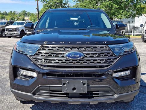 Used 2023 Ford Explorer XLT w/ Equipment Group 202A AWD/4WD image 2