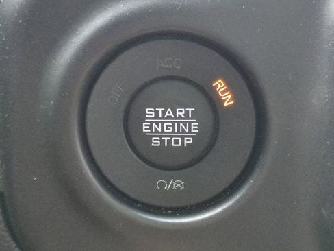 Used 2023 Jeep Wrangler Unlimited Sahara w/ Cold Weather Group AWD/4WD image 28