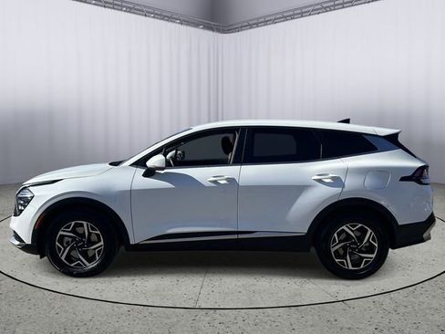 Used 2024 Kia Sportage LX FWD image 3