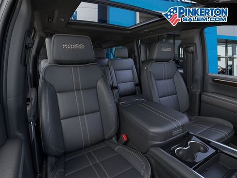 New 2026 Chevrolet Suburban High Country AWD/4WD image 16