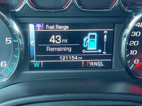 Used 2017 Chevrolet Suburban LT image 28