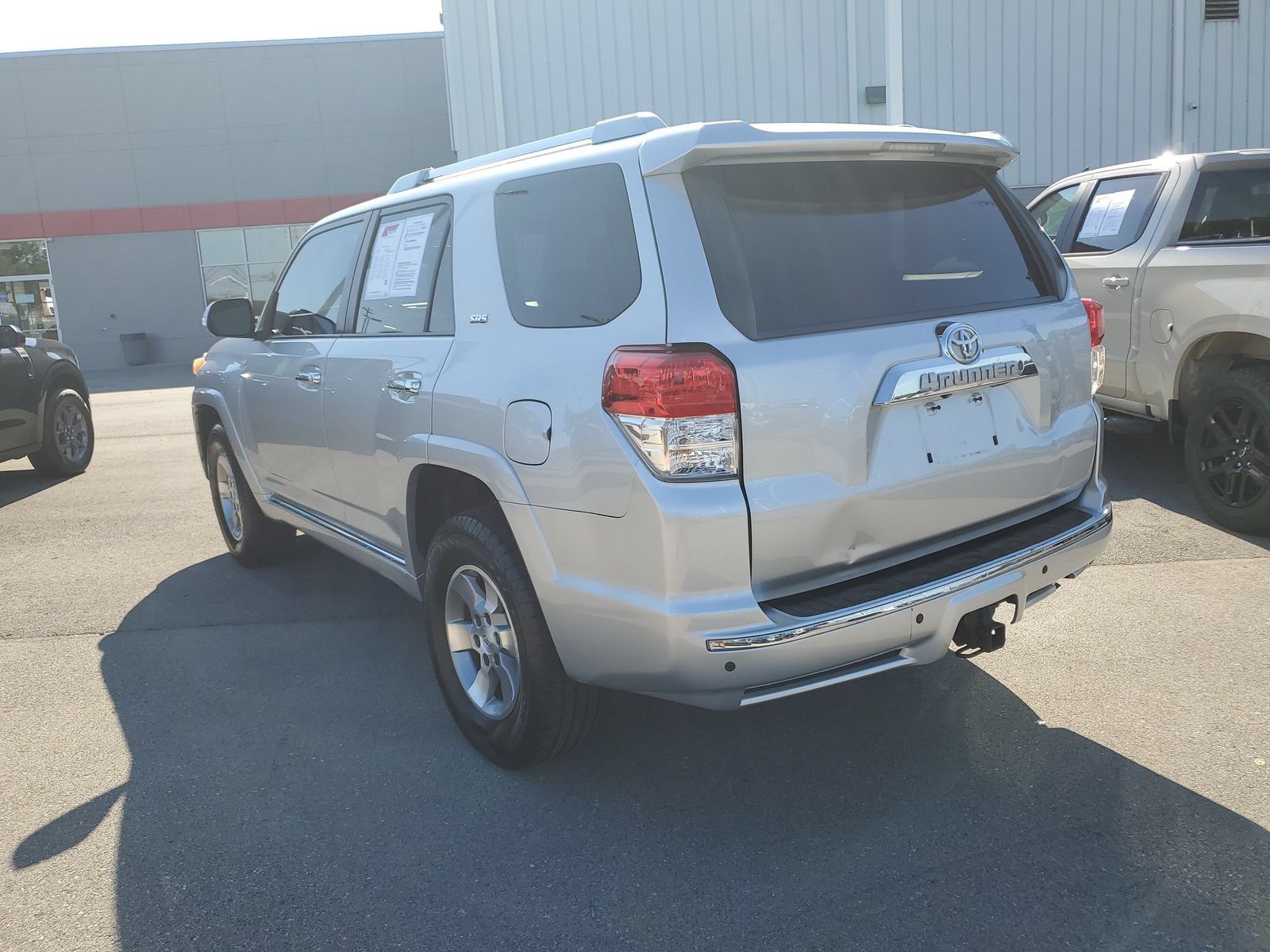 Used 2010 Toyota 4Runner SR5 AWD/4WD image 3