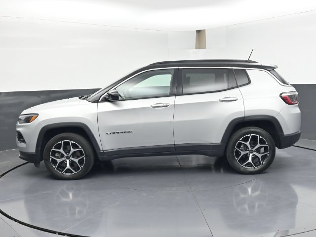 Used 2025 Jeep Compass Limited AWD/4WD image 4