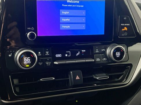 Used 2023 Toyota Highlander XLE image 27