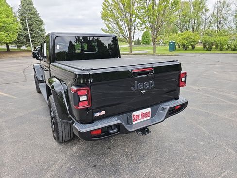 Used 2023 Jeep Gladiator Overland AWD/4WD image 3