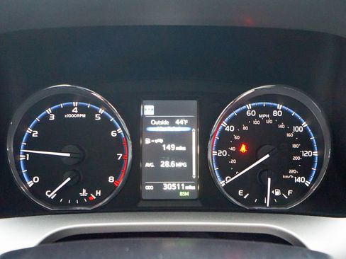 Used 2018 Toyota RAV4 Limited image 23