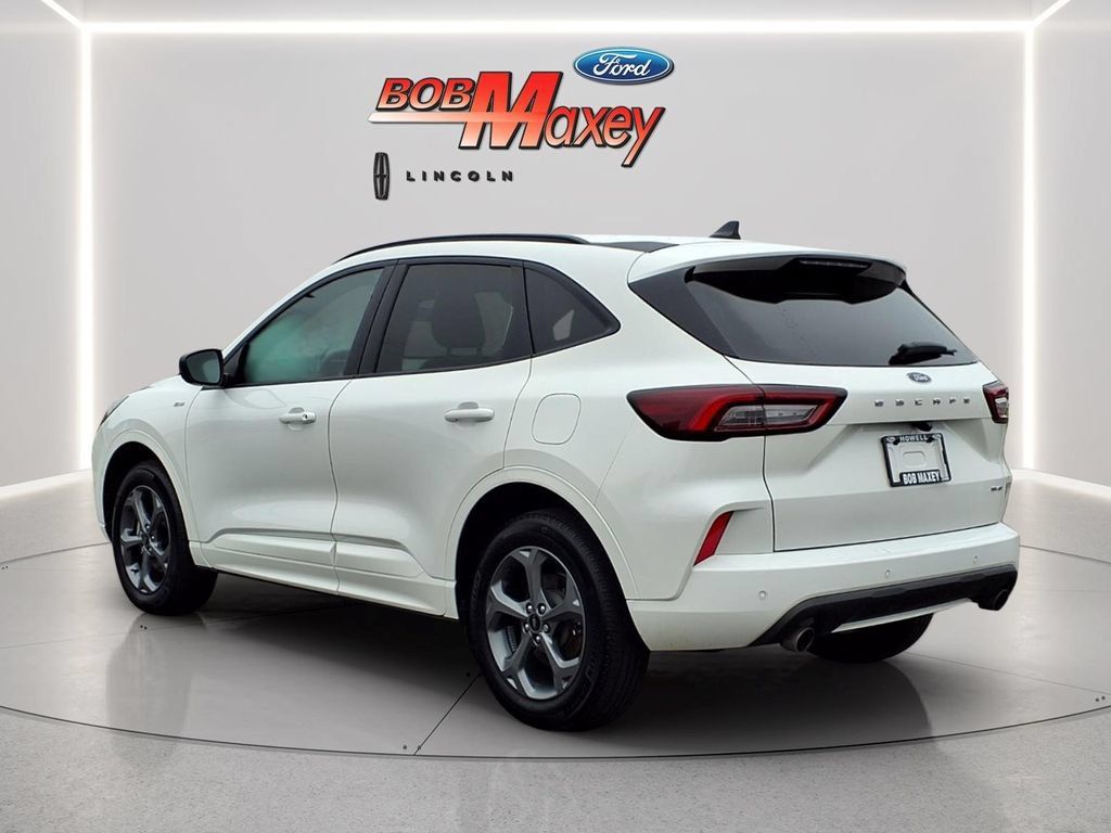 Used 2024 Ford Escape ST-Line w/ Tech Pack #1 AWD/4WD image 7