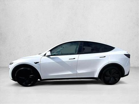 Used 2026 Tesla Model Y AWD image 6