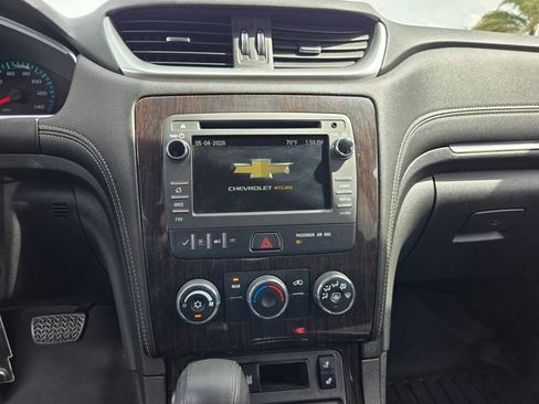 Used 2017 Chevrolet Traverse LT w/ Style and Technology Package FWD image 21
