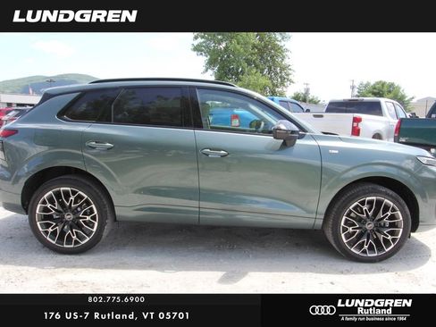 New 2026 Audi Q3 quattro 2.0T AWD/4WD image 3