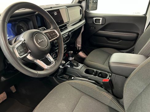 Used 2024 Jeep Wrangler Unlimited Sahara AWD/4WD image 15