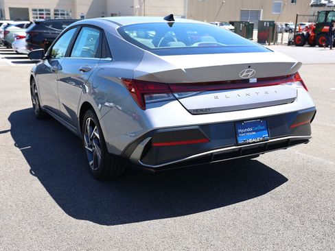 Used 2025 Hyundai Elantra SEL FWD image 5