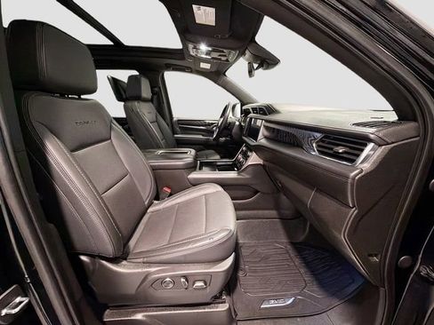 Used 2023 GMC Yukon XL Denali w/ Denali Reserve Package image 30