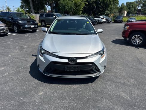Used 2025 Toyota Corolla LE FWD image 4