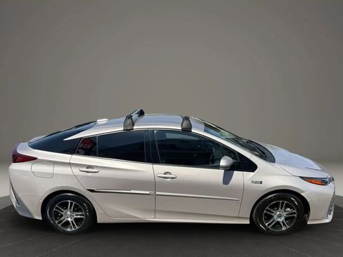 Used 2019 Toyota Prius Prime Advanced image 6