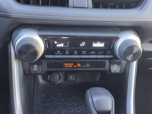 Used 2021 Toyota RAV4 LE image 29