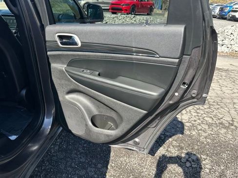 Used 2020 Jeep Grand Cherokee Limited AWD/4WD image 16