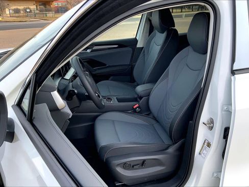 New 2026 Volkswagen Tiguan SE AWD/4WD image 9
