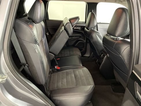 Used 2024 Mitsubishi Outlander SE image 44