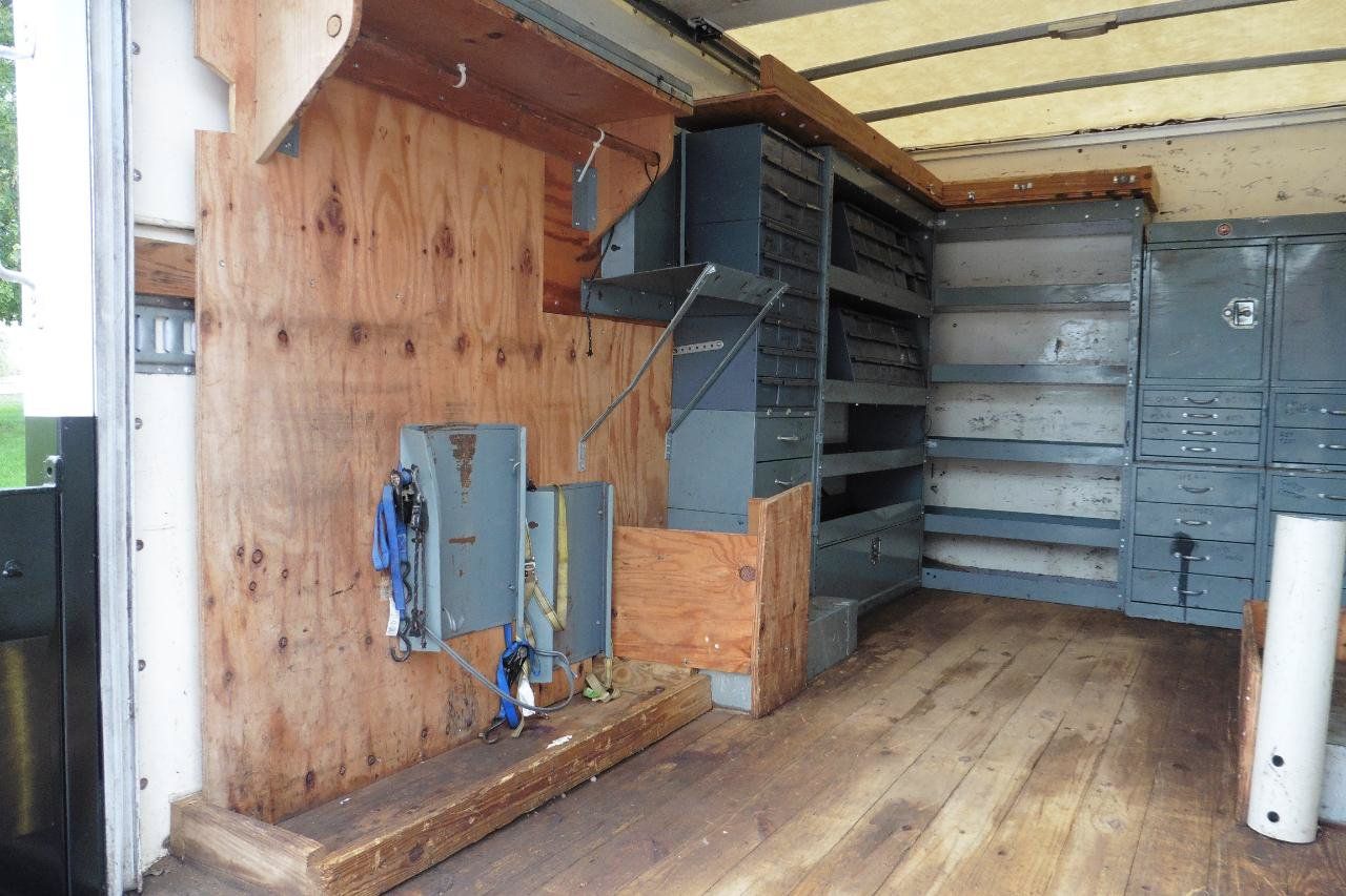 Used 2018 Chevrolet Express 3500 RWD image 30