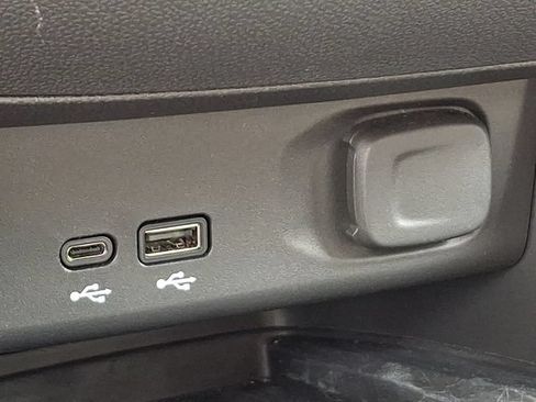 Used 2025 Buick Envista Avenir FWD image 17