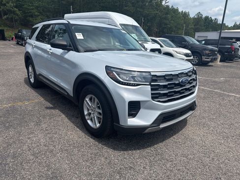 Used 2025 Ford Explorer Active RWD image 1