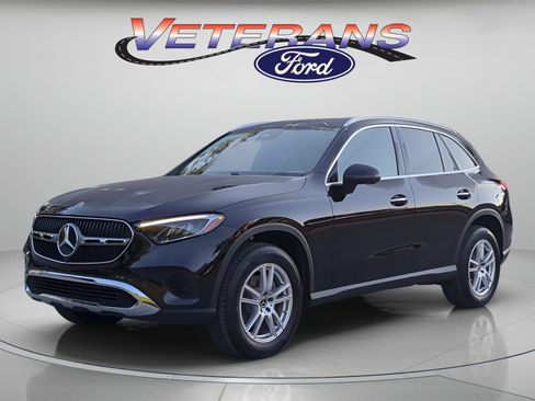 Used 2025 Mercedes-Benz GLC 300 image 1