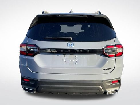 Used 2025 Honda Pilot Sport image 4
