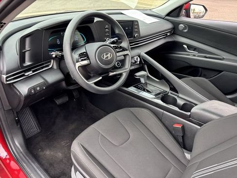 Used 2025 Hyundai Elantra Hybrid FWD image 18