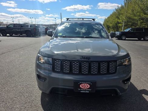 Used 2019 Jeep Grand Cherokee Altitude image 2