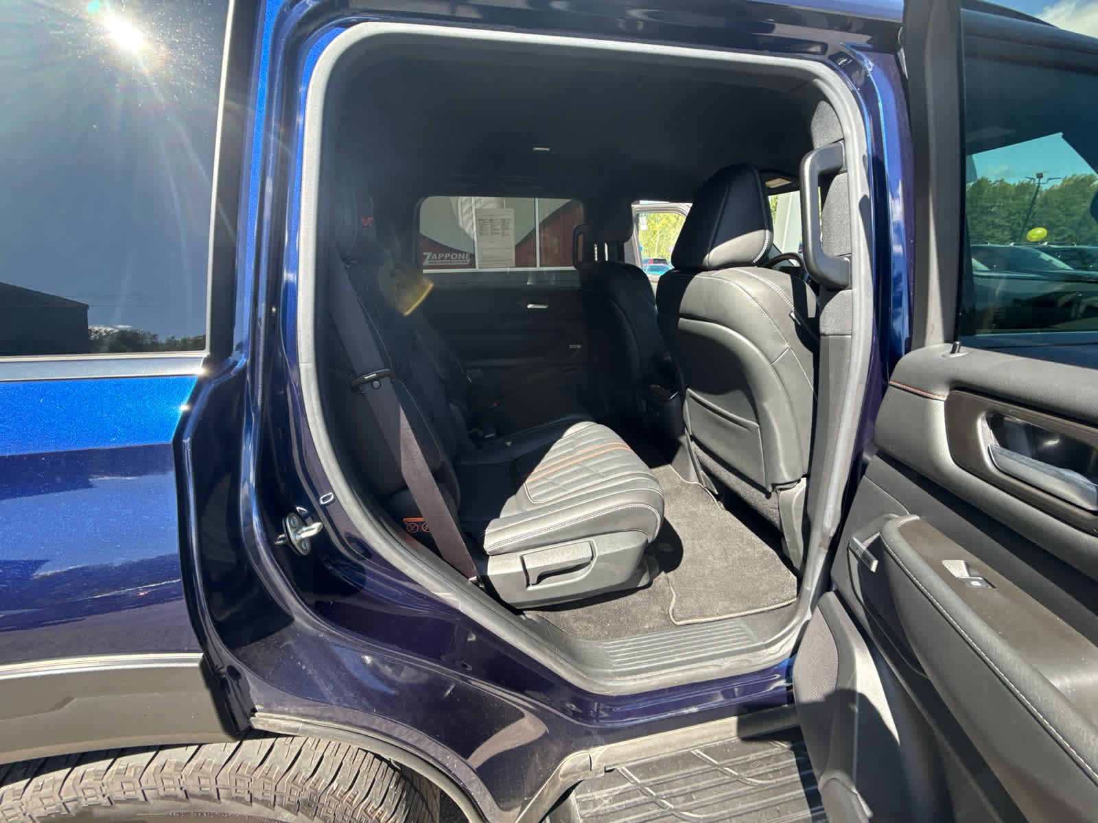Certified 2025 Nissan Armada PRO-4X AWD/4WD image 12