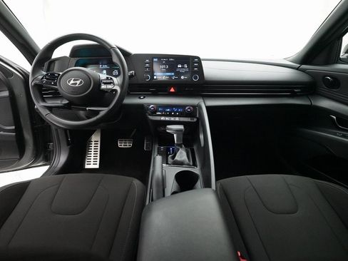 Used 2025 Hyundai Elantra Sport image 5