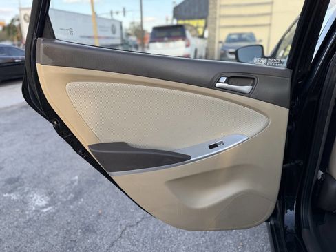 Used 2012 Hyundai Accent GLS image 19