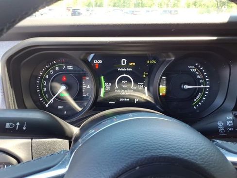 Used 2025 Jeep Wrangler Unlimited Sahara AWD/4WD image 8