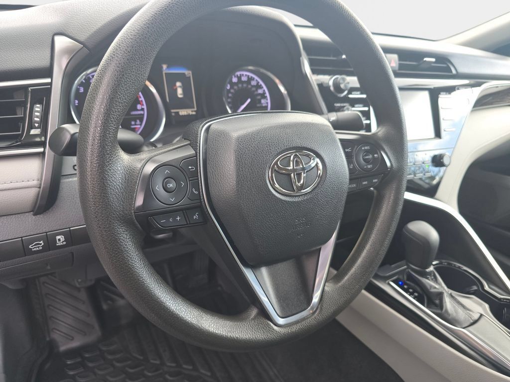 Used 2019 Toyota Camry LE FWD image 18