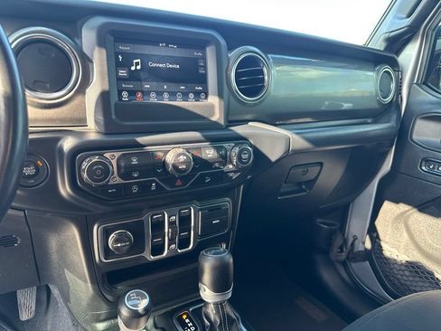 Used 2019 Jeep Wrangler Unlimited Sahara AWD/4WD image 23
