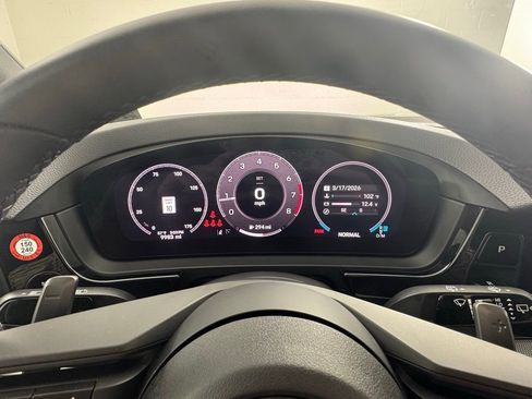 Certified 2025 Porsche Cayenne image 12