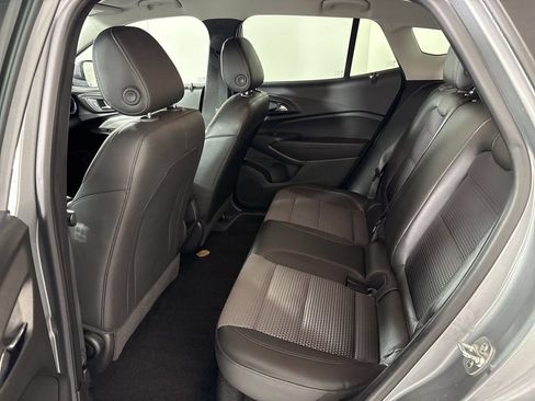 Used 2024 Chevrolet Trax LT FWD image 19