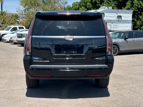 Used 2017 Cadillac Escalade ESV Premium Luxury RWD image 4